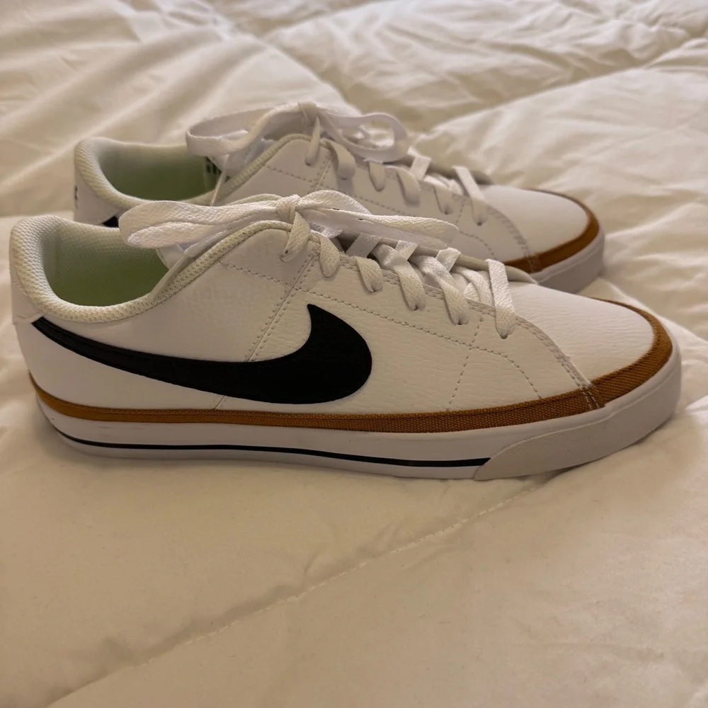 Nike Women’s Legacy Court Sneakers - Never Worn - Picture 2 of 5